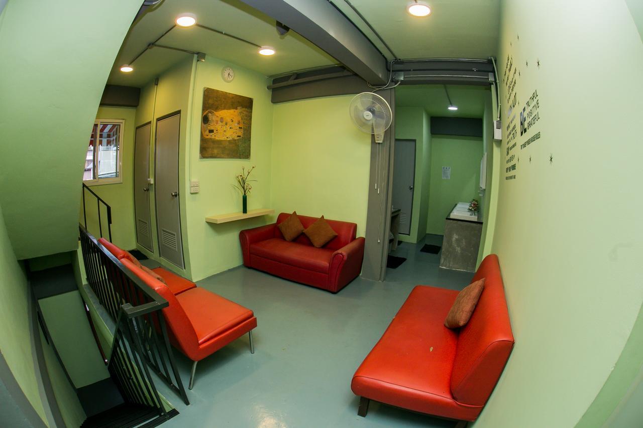 Samsen 8 Hostel Bangkok Exteriör bild