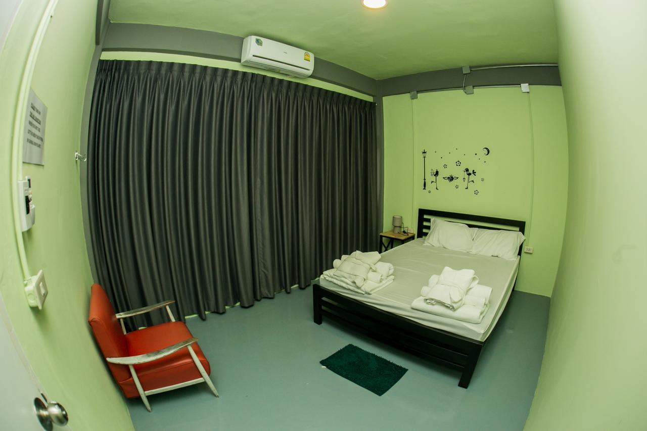 Samsen 8 Hostel Bangkok Exteriör bild